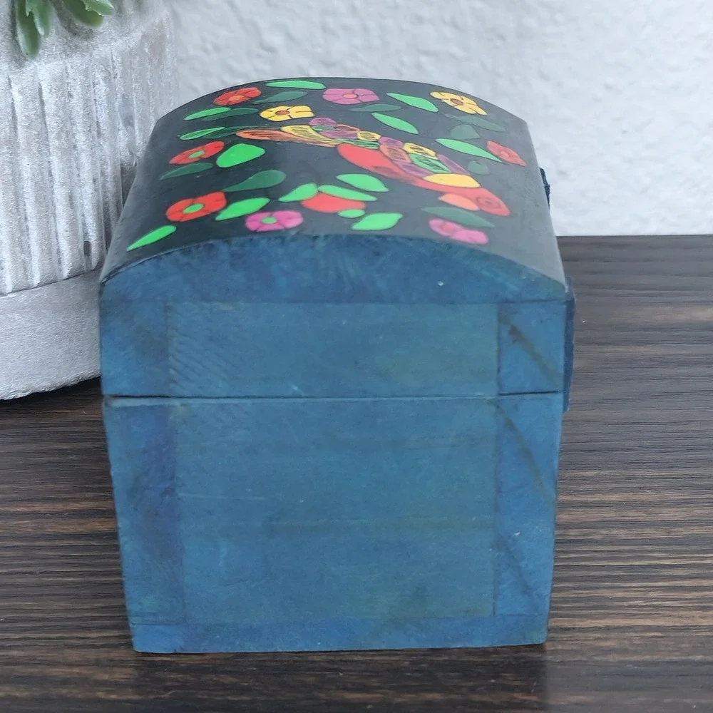 VTG La Palma El Salvador Wooden Trinket Box Hand Painted Bird Floral Design